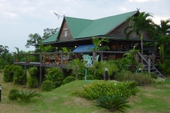 picClubhouseLandscape