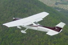 picThaiCessna182flying3
